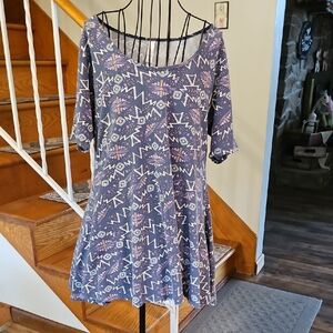 👚LuLaRoe Gray Top with Pink and White Aztec Print